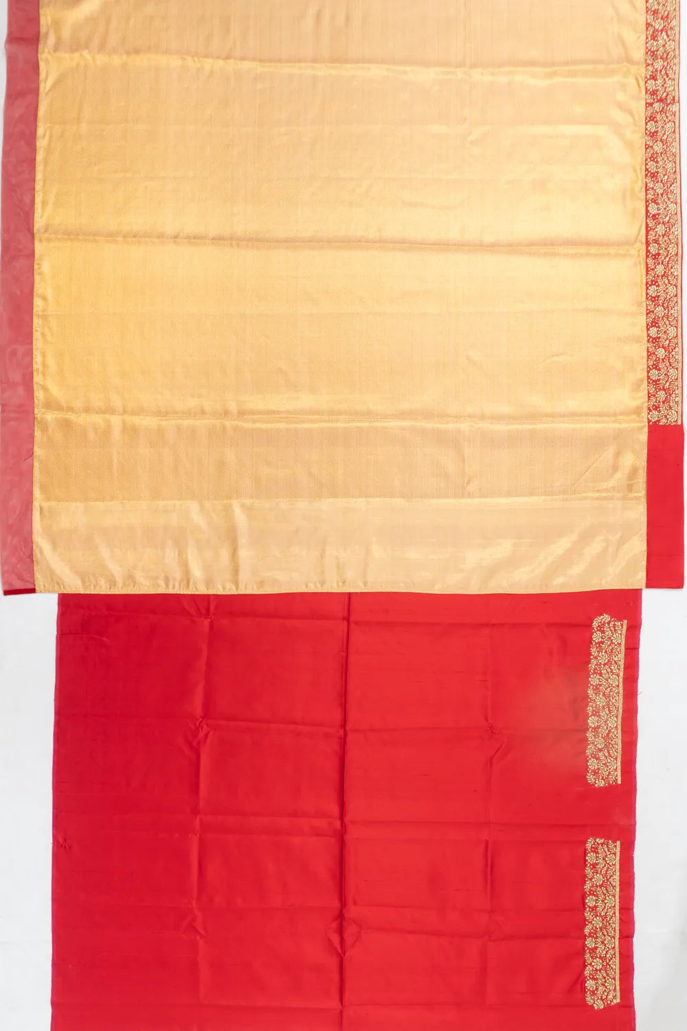 Kanchipuram Silk Tissue Diagonal Lines Gold Saree With Zardosi Border