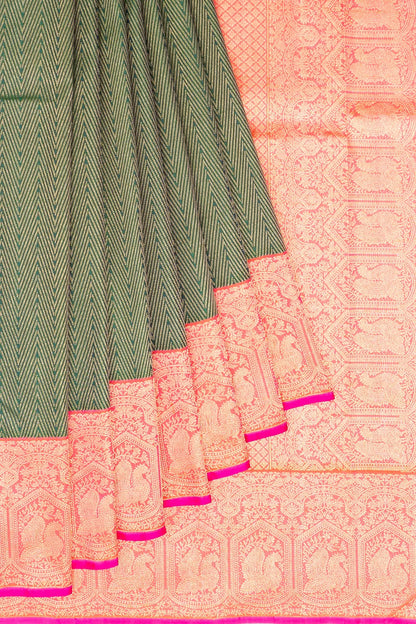 Kanchipuram Silk Zig Zag Lines Bottle Green Saree